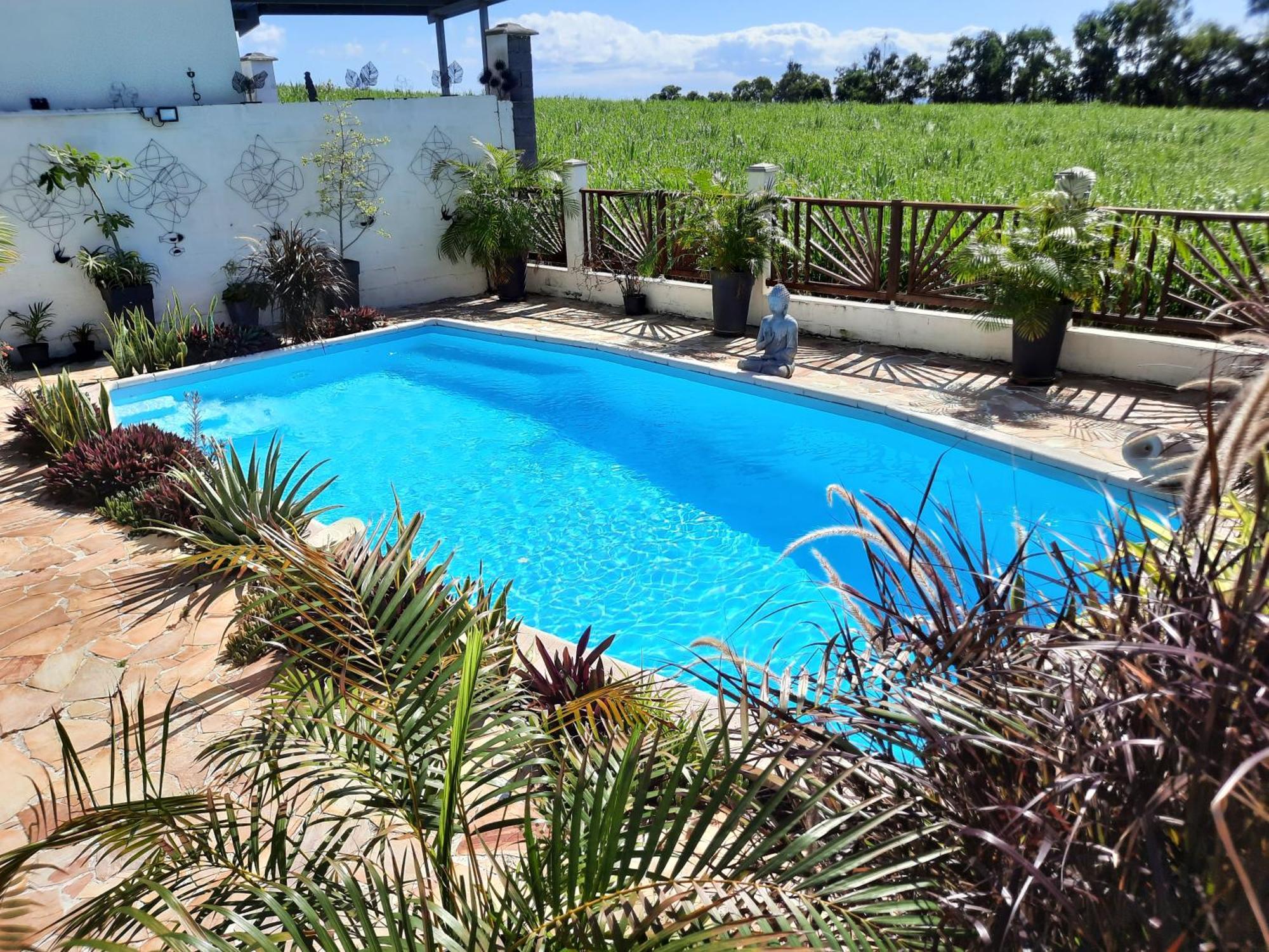 Joli Appartement, Piscine, Jacuzzi Sainte-Suzanne 外观 照片