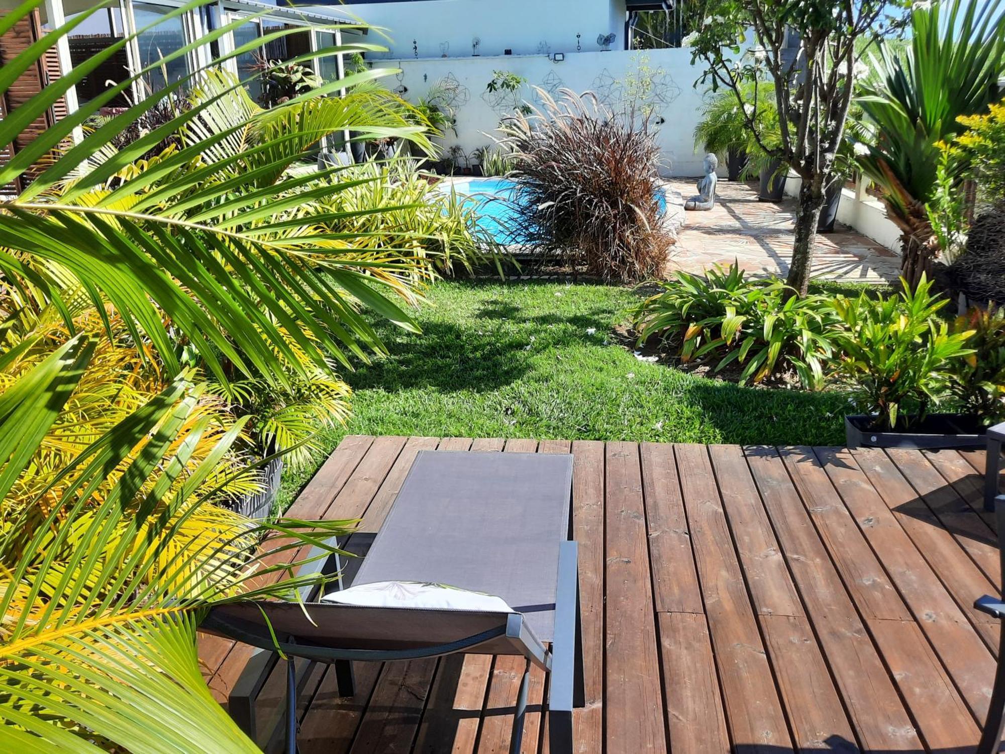 Joli Appartement, Piscine, Jacuzzi Sainte-Suzanne 外观 照片